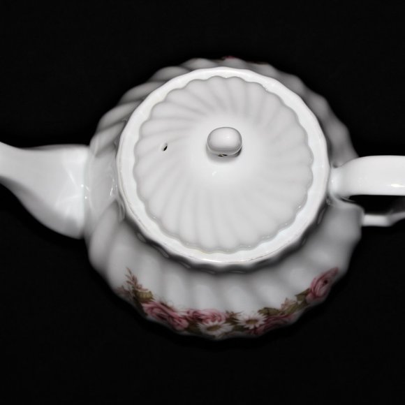 Royal Oak Wild Pink Roses with Daisies Teapot | Vintage Royal Oak Tea Pot - Picture 5 of 15